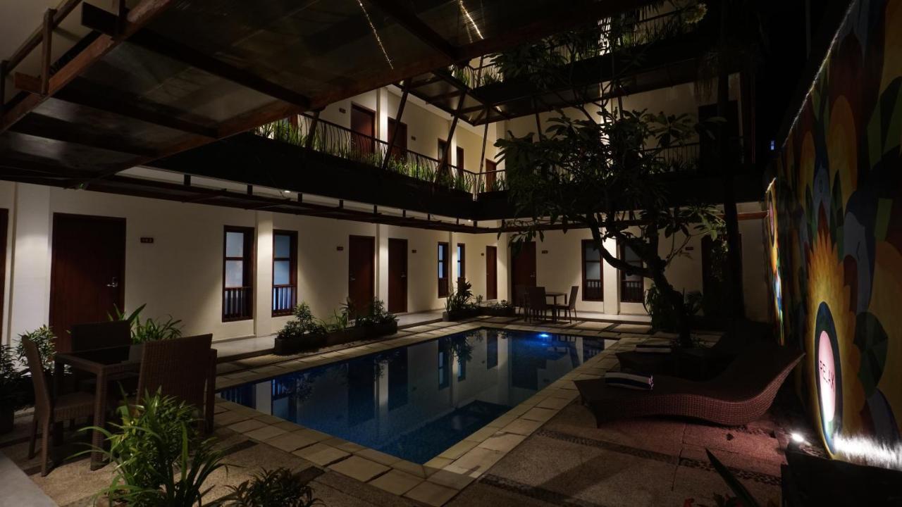 ホテル Reddoorz Near Legian Street エクステリア 写真