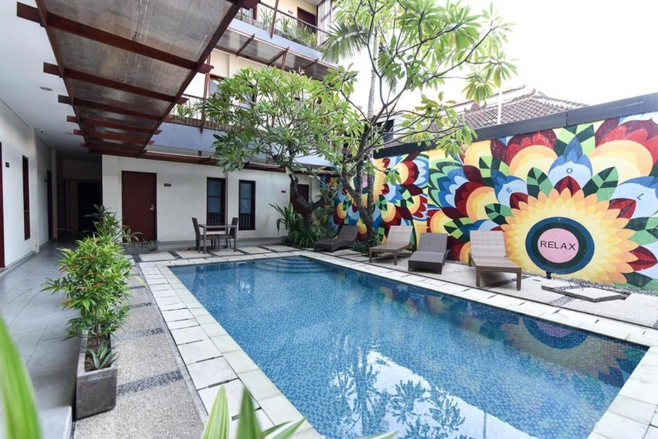 ホテル Reddoorz Near Legian Street エクステリア 写真