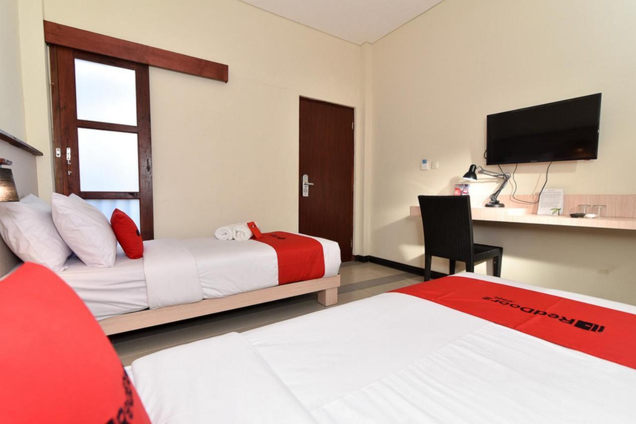 ホテル Reddoorz Near Legian Street エクステリア 写真