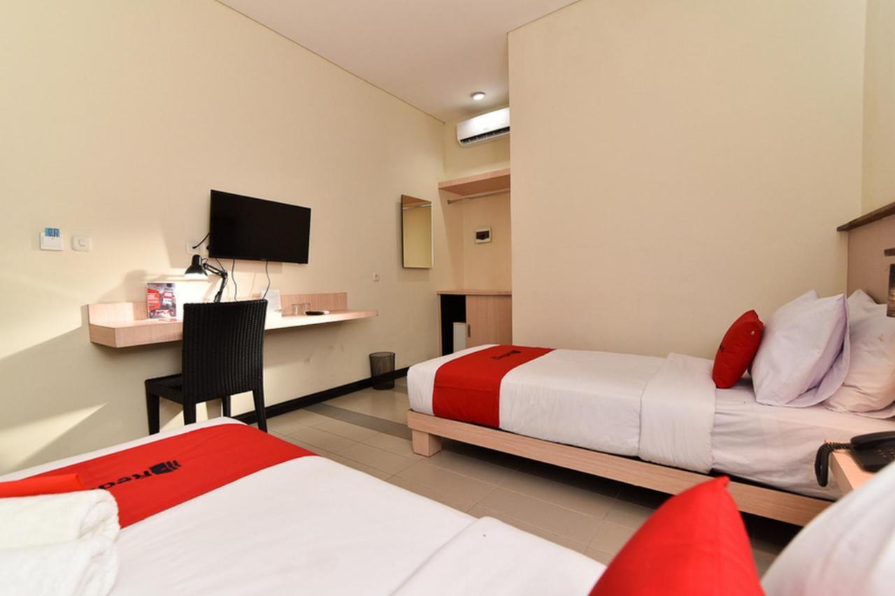 ホテル Reddoorz Near Legian Street エクステリア 写真